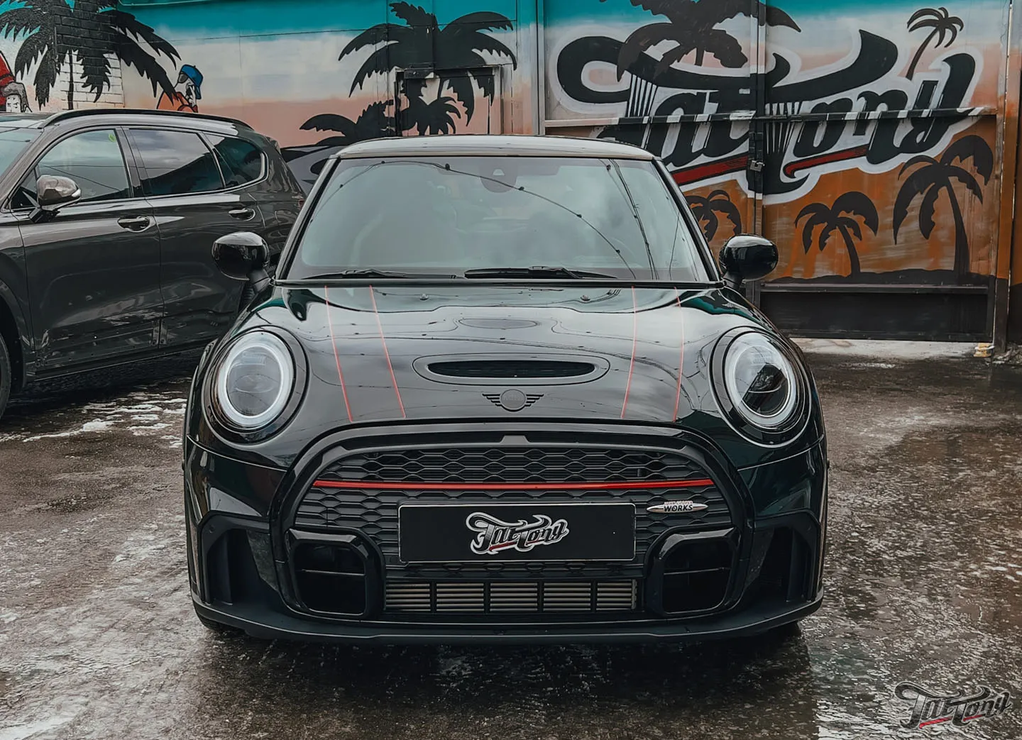 Оклеили Mini Cooper в глянцевый полиуретан + антихром, окрас элементов интерьера и насадок выхлопа